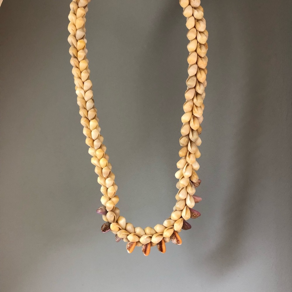 Raratonga Pupu Woven Shell Tahitian Lei Necklace - Picture 12 of 16